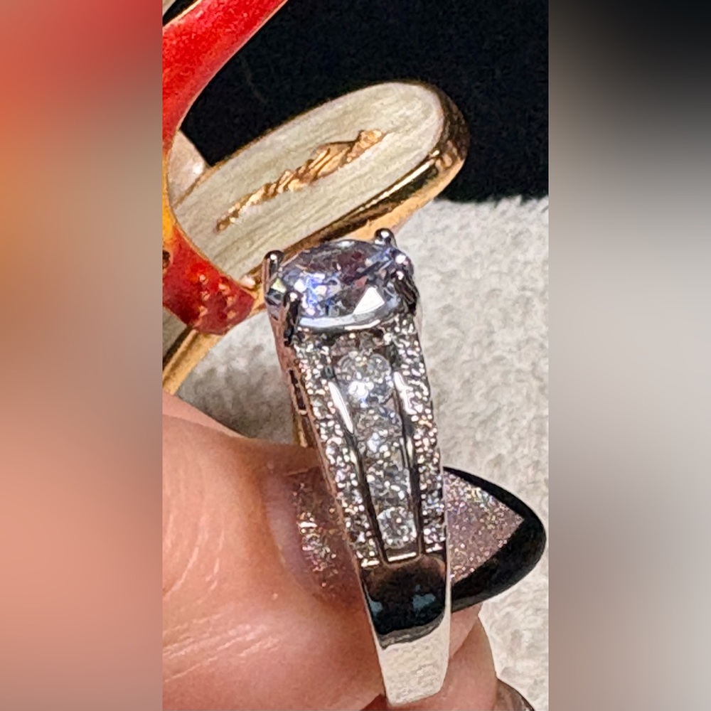 Elegant Silver and Women's Ring - Picture 4 of 12